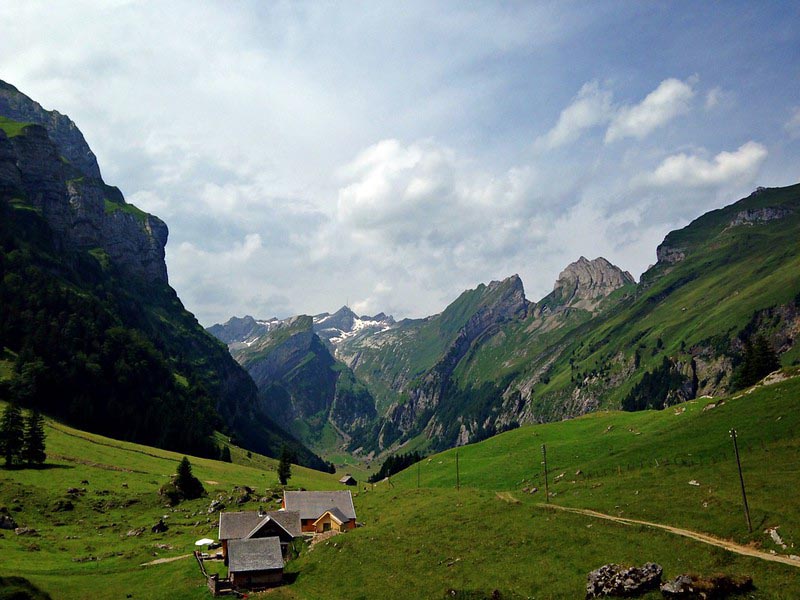 Choosing the best excursion destinations in Switzerland is not so difficult