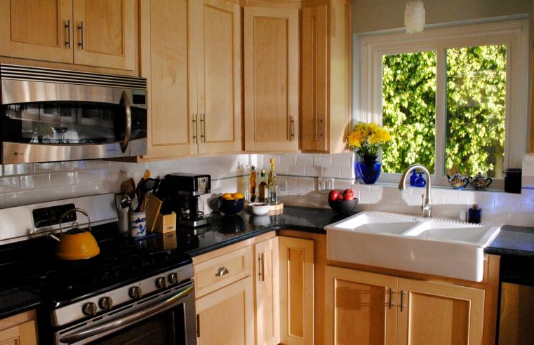 REFACING, REPAINTING, OR REPLACING – WHAT’S THE BEST CHOICE FOR YOUR KITCHEN CABINETS?