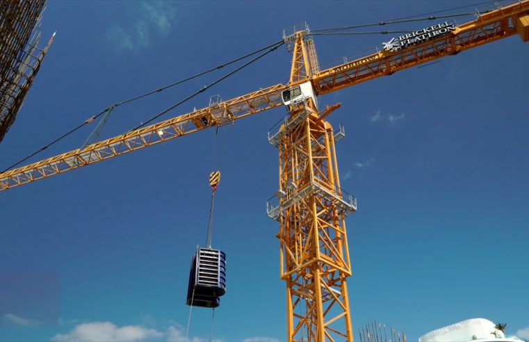 Should I hire a mobile crane or a tower crane?