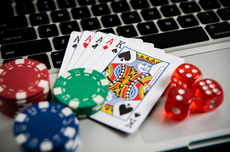 How to select the best online poker casino?