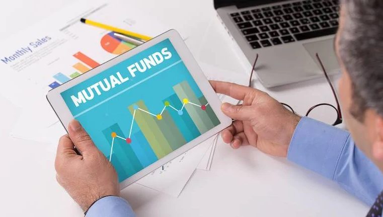 Should you make a lump sum investment in mutual funds or start a SIP?