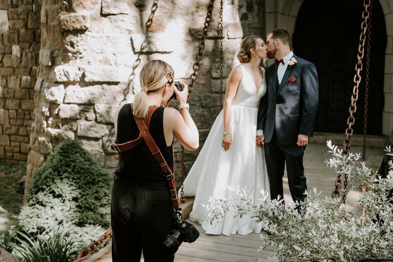 3 Things to Consider when Looking for the New Castle Wedding Photographer for You