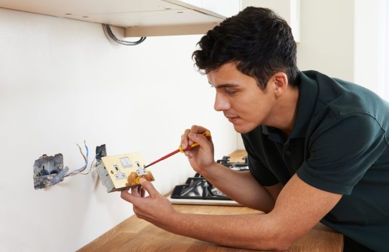 How Electricians Solve Your Electrical Issues Perefctly