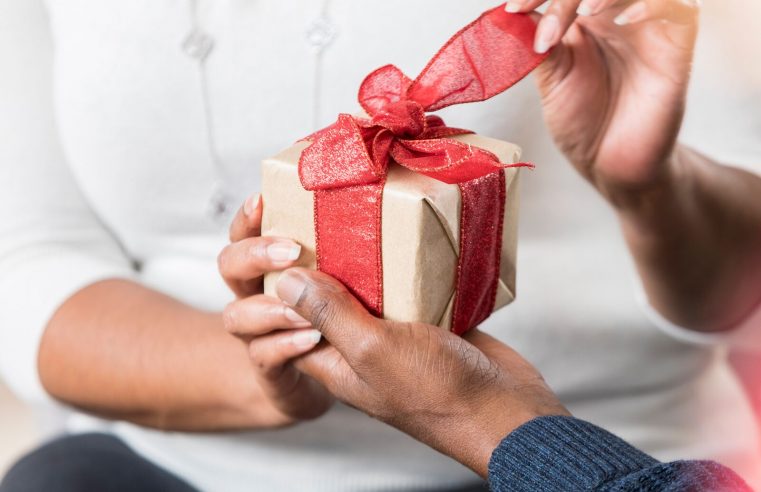 Discover the joys of giving personalized gifts