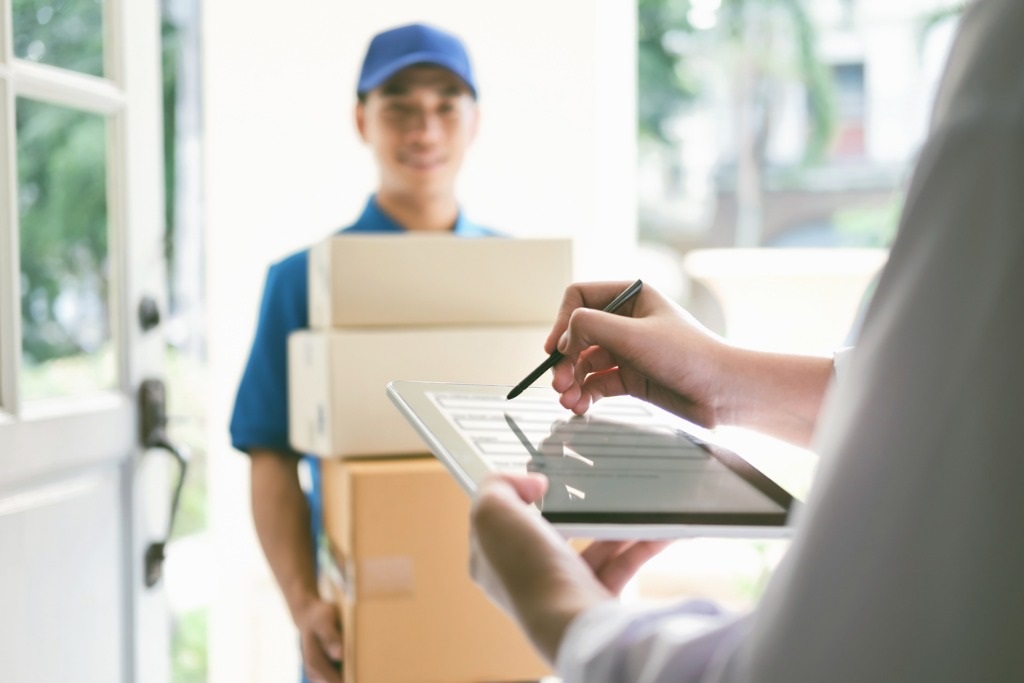 Working as a Courier? Here are Risks you NEED to be Aware of!