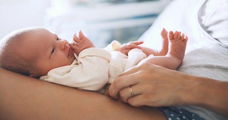 7 Tips to Deal with Newborn Babies in the First Few Weeks