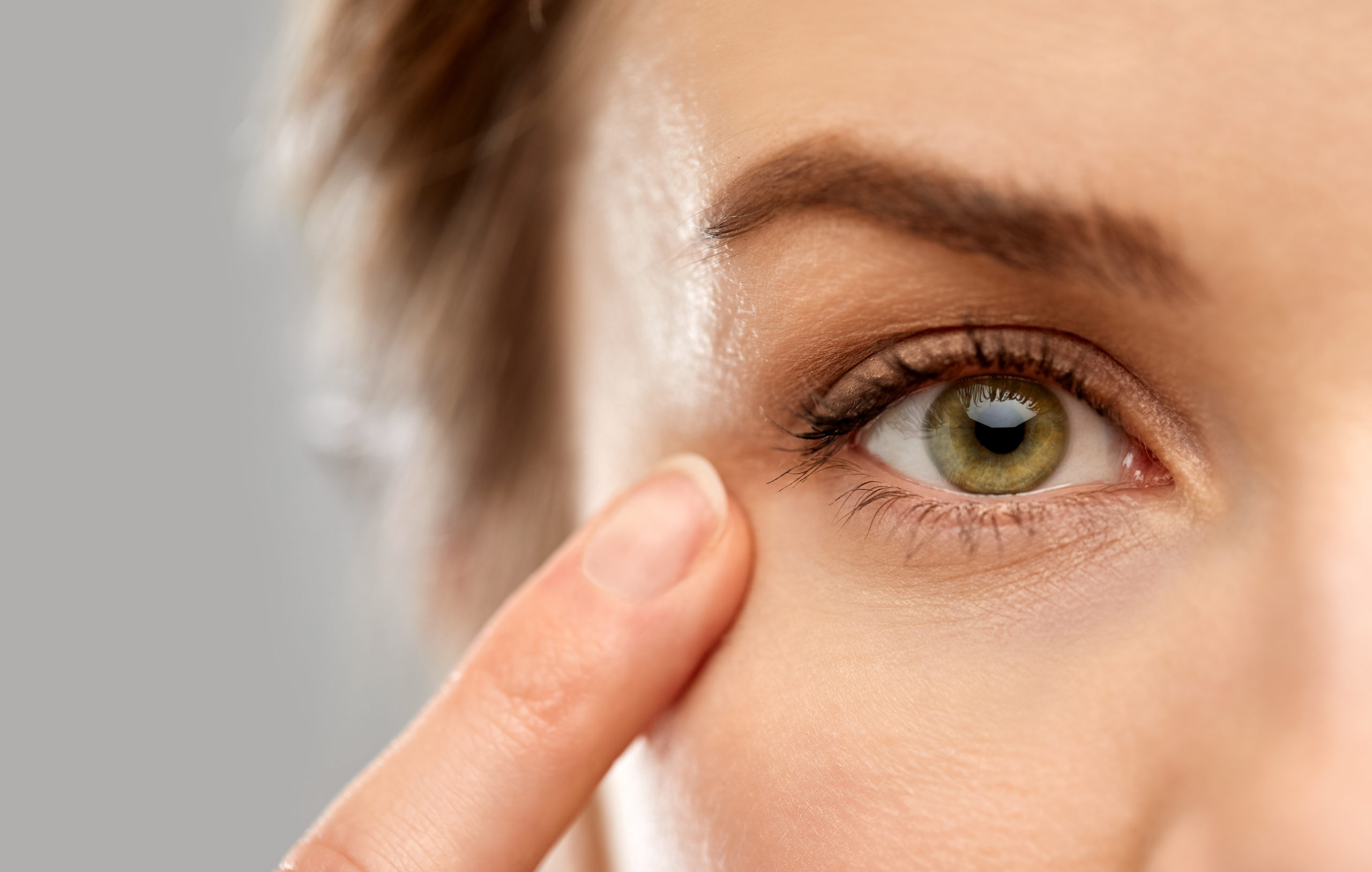 How to Get Rid of Droopy Eyelids