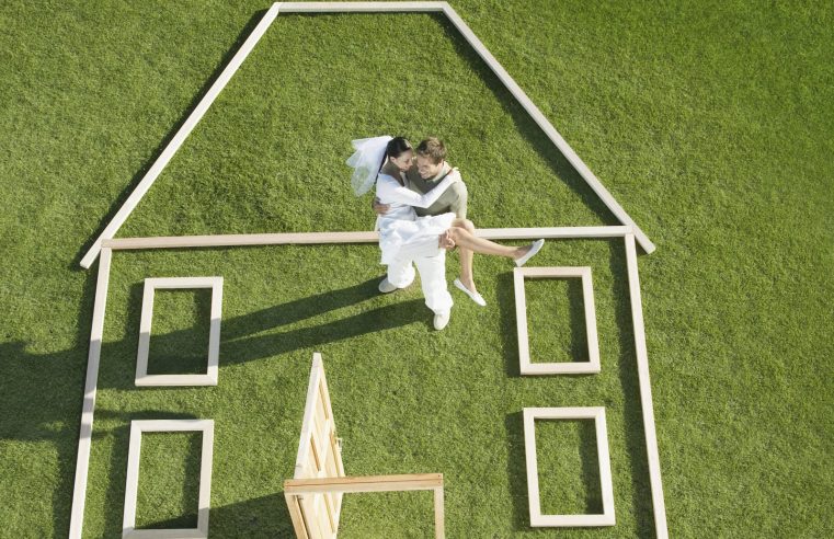 A Couple’s Guide to Buying a House After Marriage