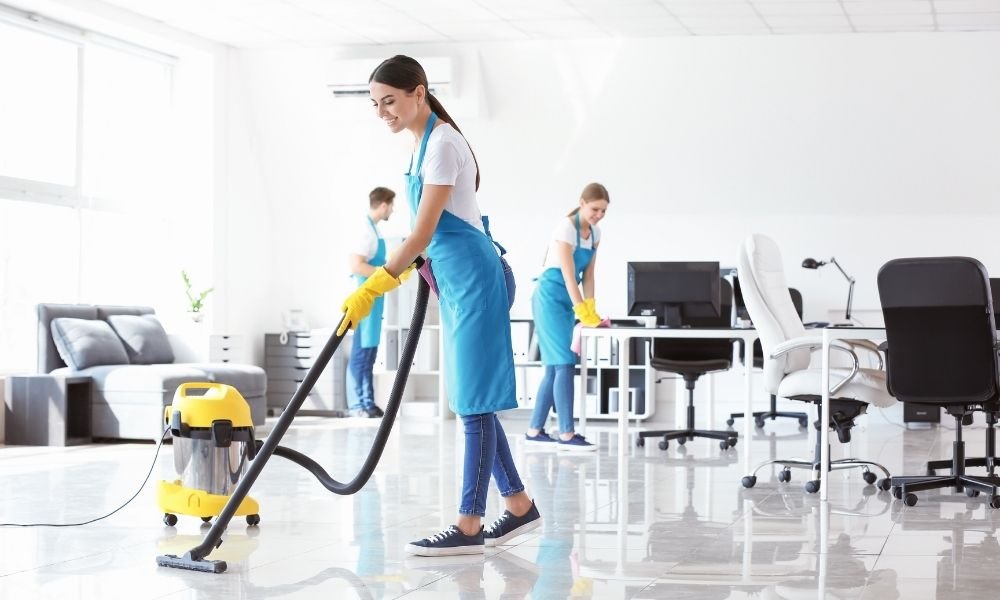 Things to Consider Before Hiring a Professional Team for Commercial Cleaning