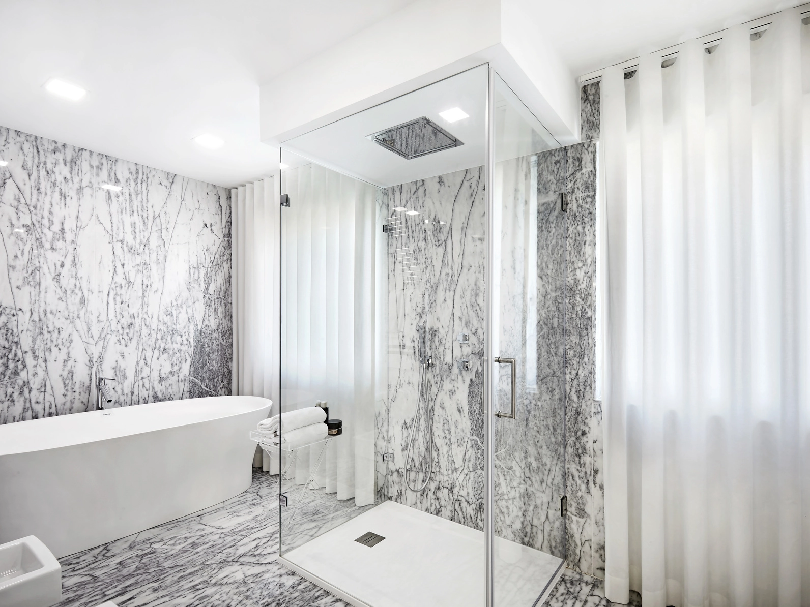 7 Tips On How To Find The Perfect Glass Shower Door For Your Bathroom