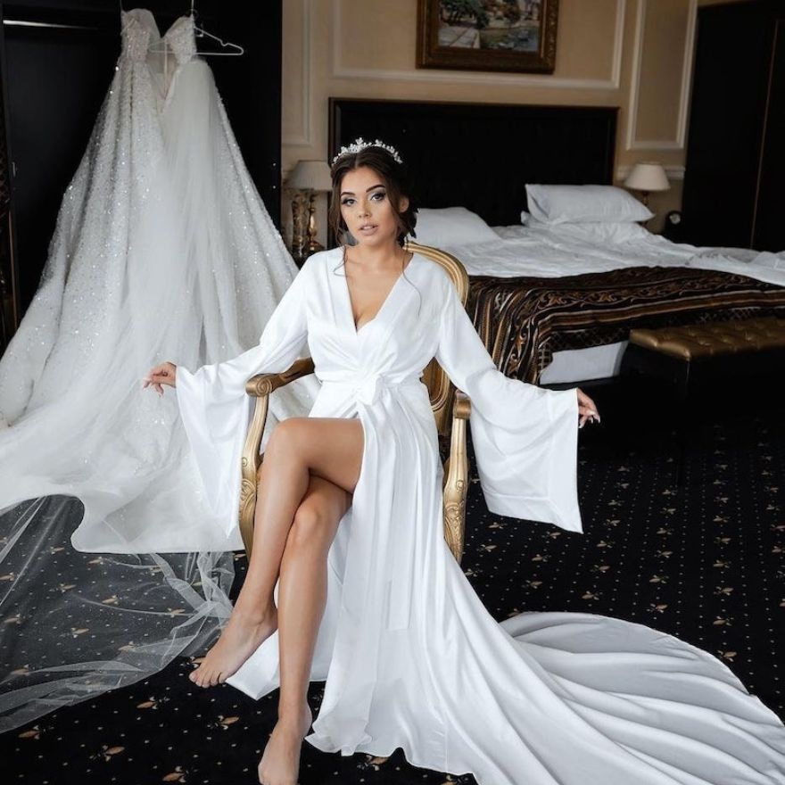 How to Choose Luxury Bridal Robes: Unveiling Elegance and Glamour