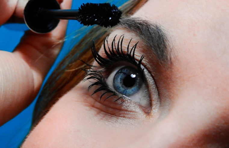How to apply mascara? A Step-by-Step Guide