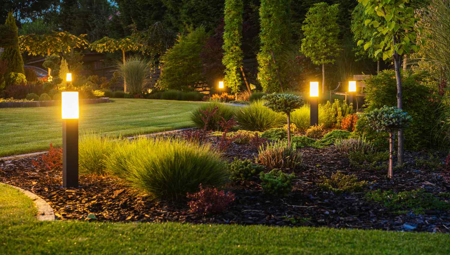 The Modern Magic of Photocell Technology in Landscape Lighting