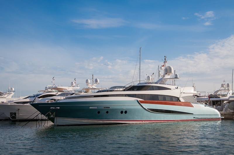 What are the Features of a Super Yacht?