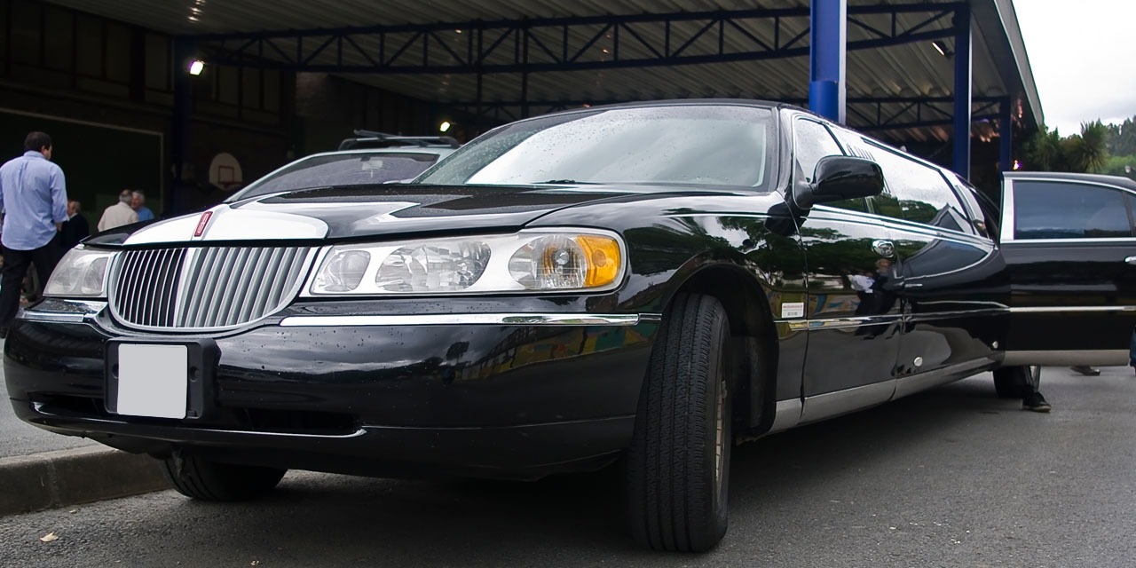 Is Your Night Out Missing Elegance and Comfort? Discover Limousine Rental